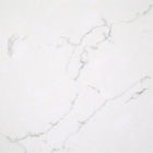 18-milimetrowa płyta z kamienia Carrara z kwarcu z kredowymi czarnymi żyłkami