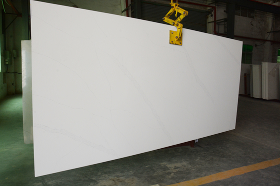 Sztuczny kwarc Vanitytop White Calacatta z blatami kuchennymi o wymiarach 3200 * 1800 * 30