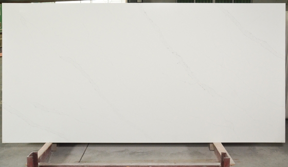 Sztuczny kwarc Vanitytop White Calacatta z blatami kuchennymi o wymiarach 3200 * 1800 * 30